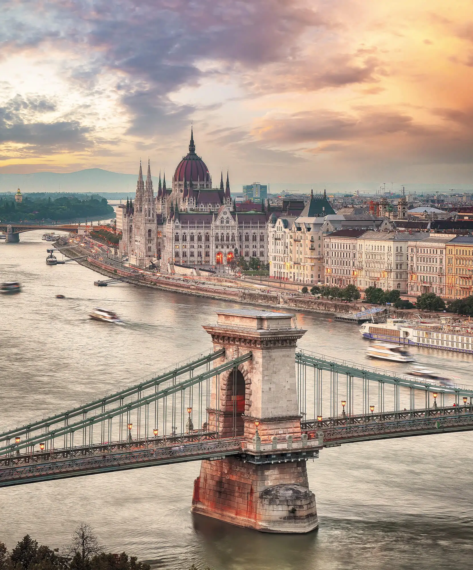 MERCADOS-NAVIDEÑOS-EN-CIUDADES-IMPERIALES-BUDAPEST.webp - Pangea Viajes