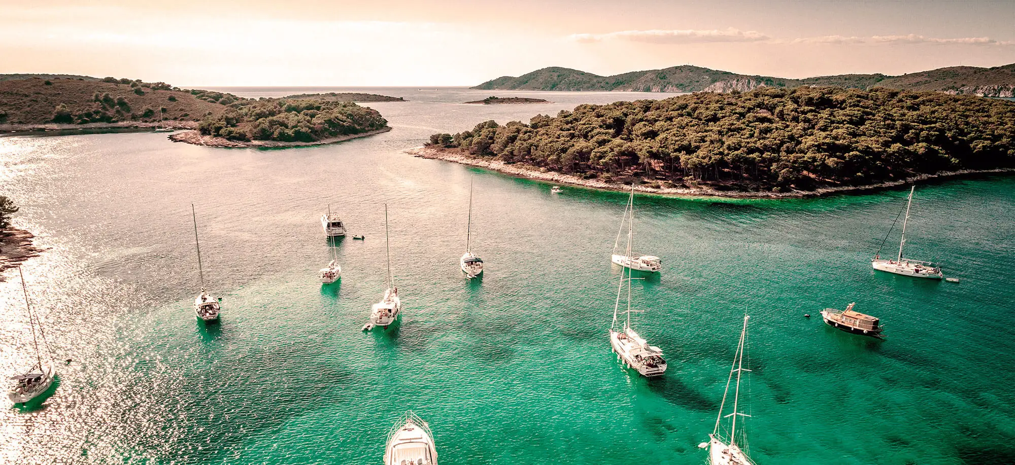 Veleiro pela costa croata