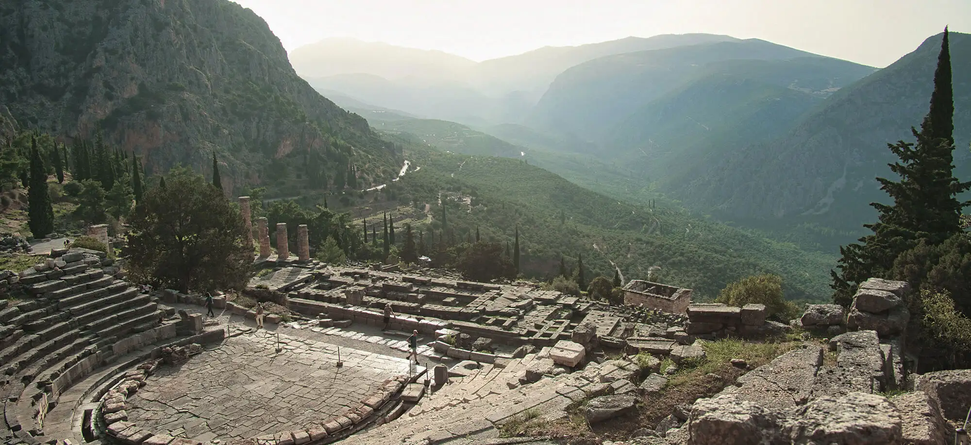 Viajes al Peloponeso y Delfos