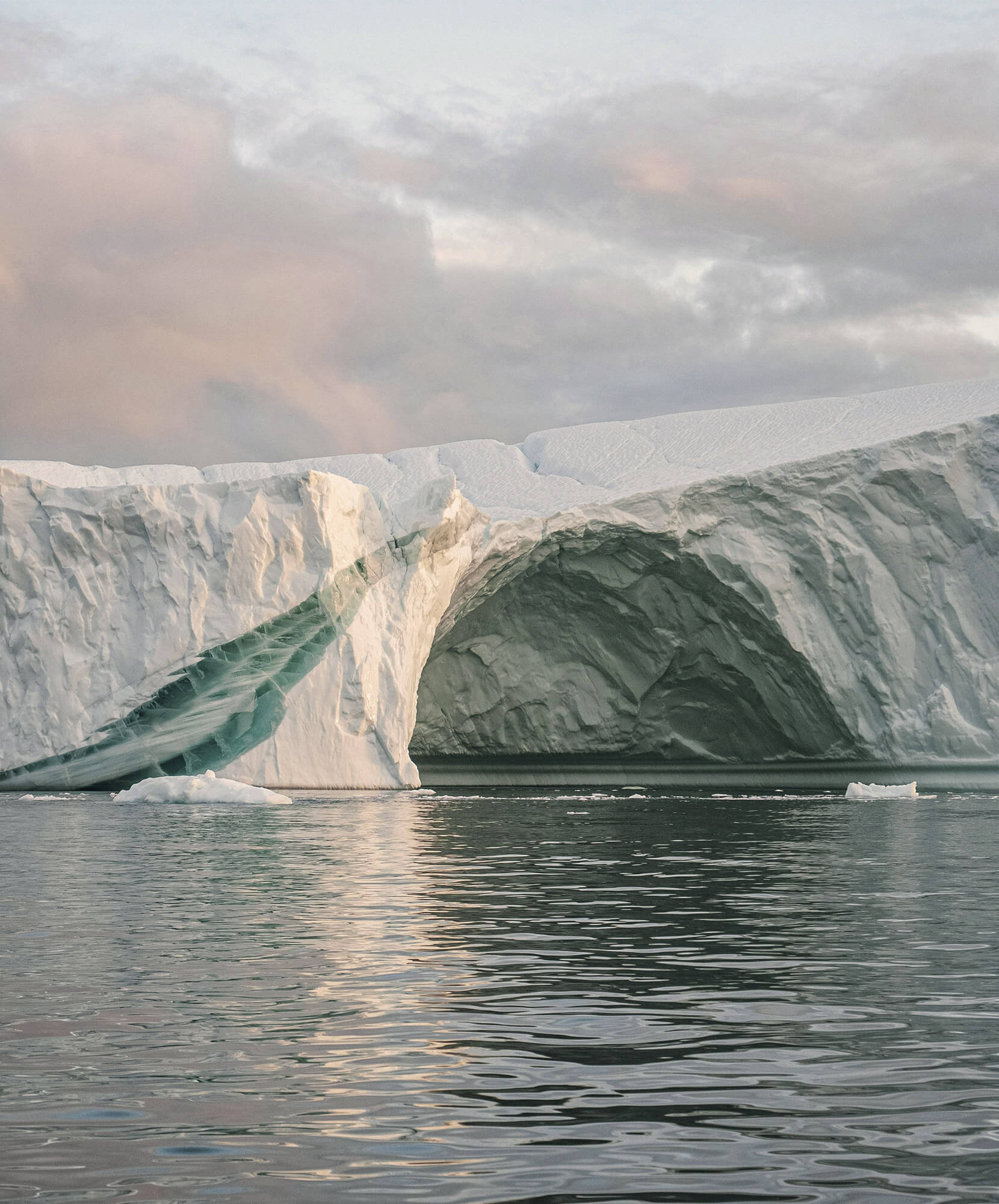 viaje-autor-groenlandia-iceberg-mar.jpg - Pangea Viajes