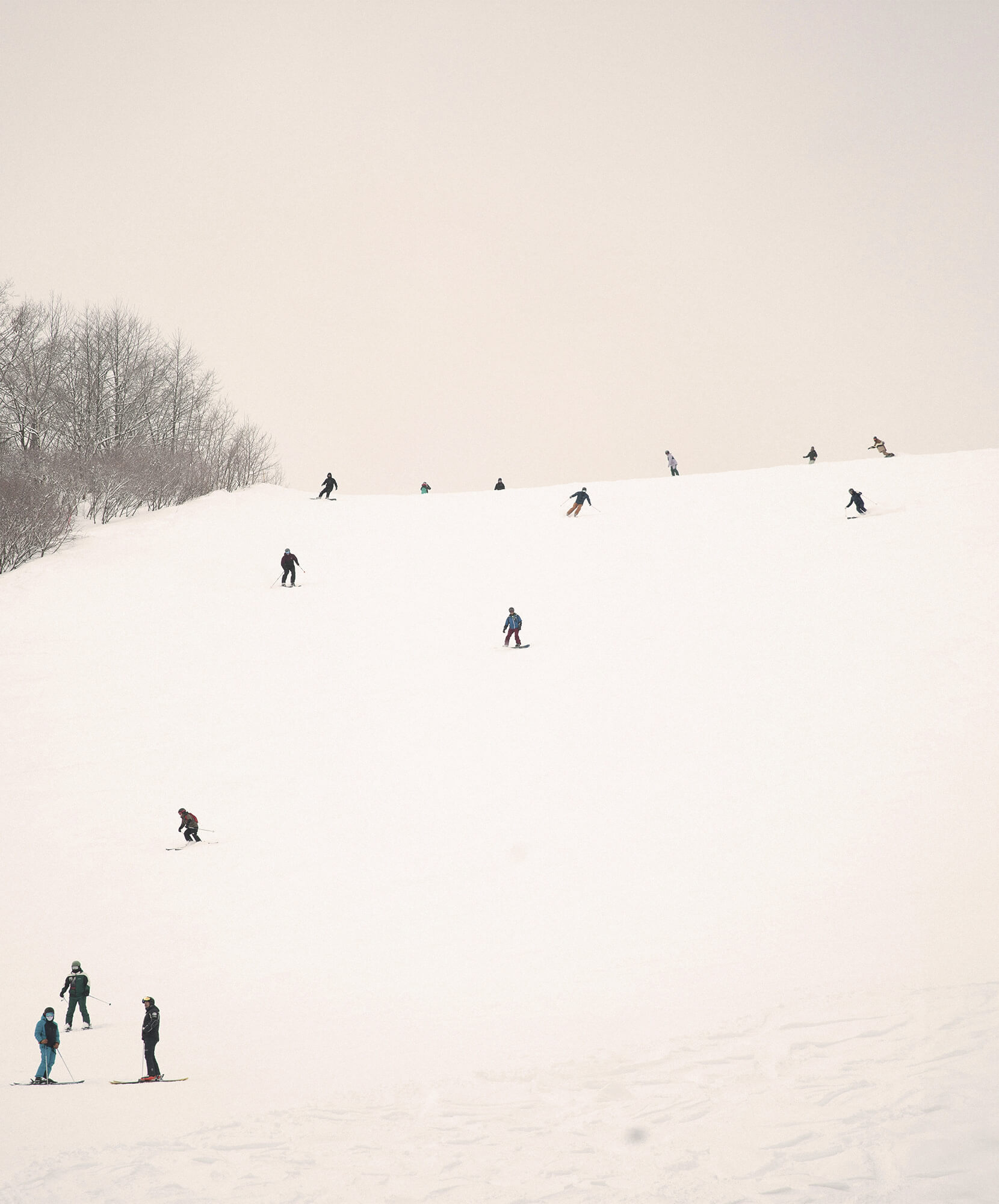 viaje-autor-japon-esqui-nieve-personas-montana.jpg - Pangea Viajes
