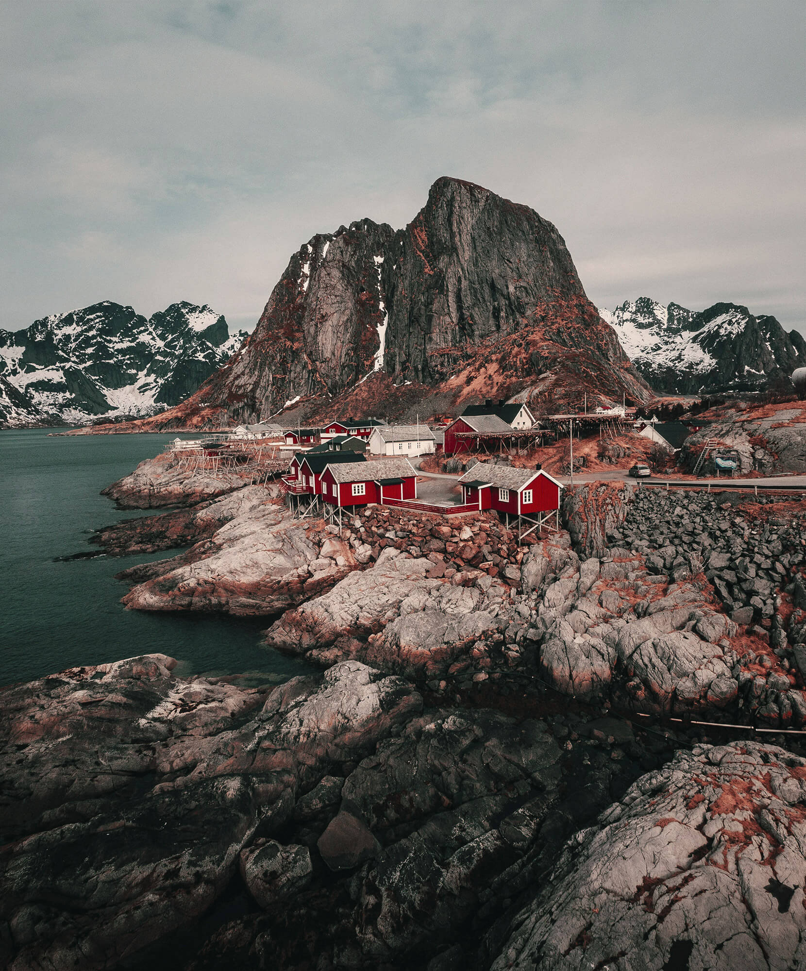 viaje-autor-noruega-lago-casas.jpg - Pangea Viajes